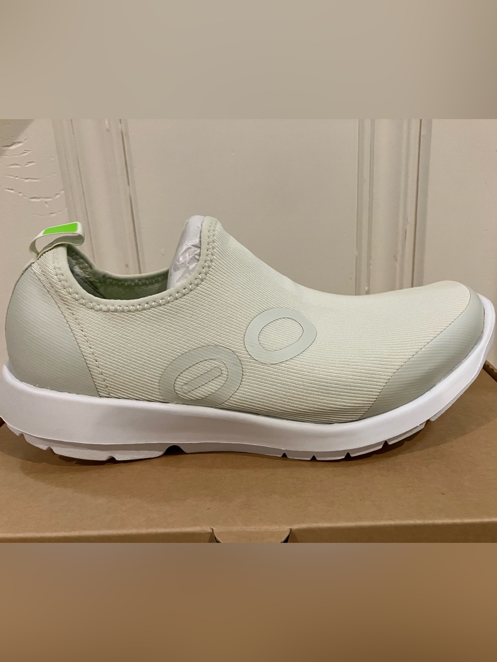 OOFOS OOMG Sport Women Slip-On Sneaker; Color: Cosmic Gray; Size 9